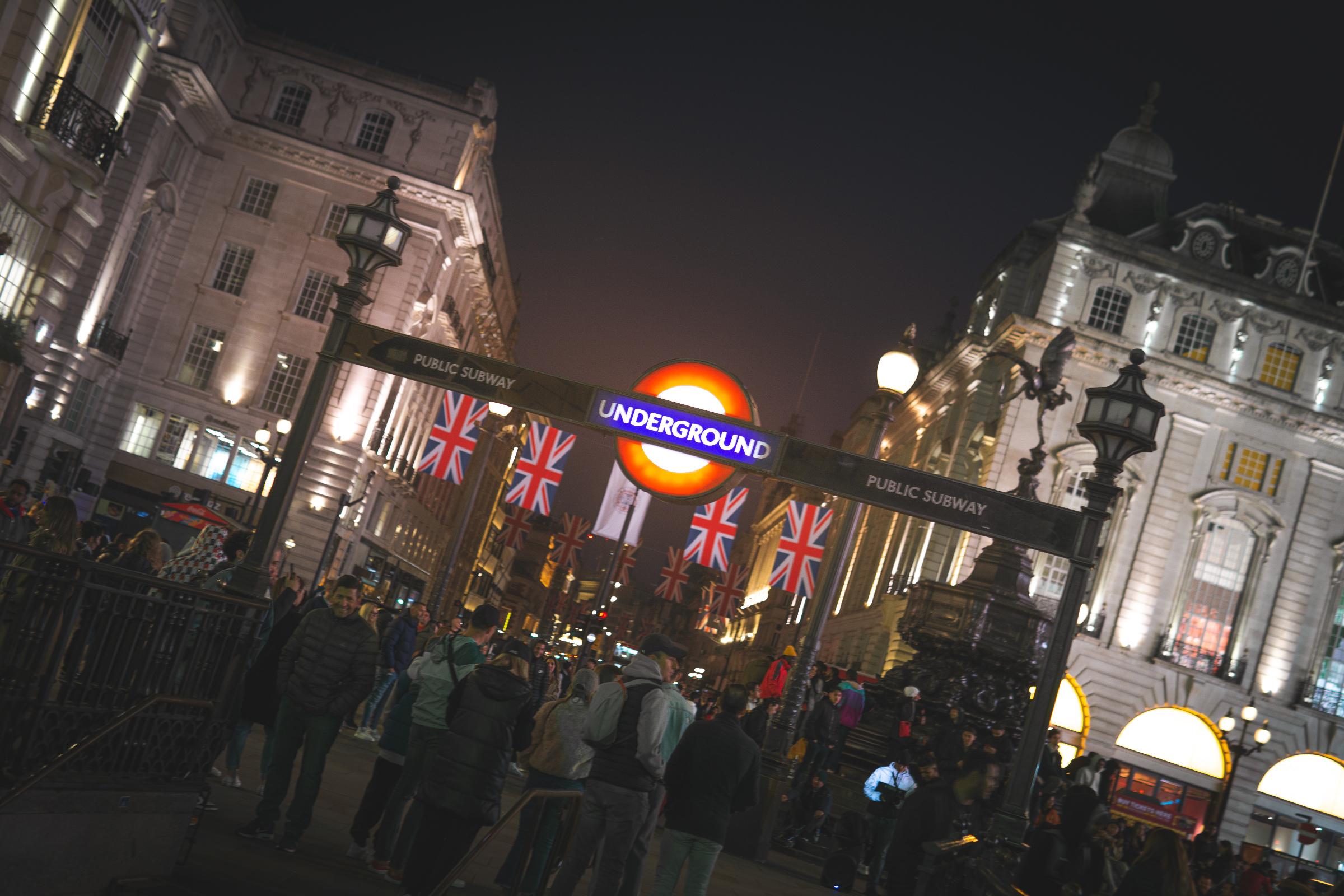 Undreground public subway entrance depuis Piccadilly Circus